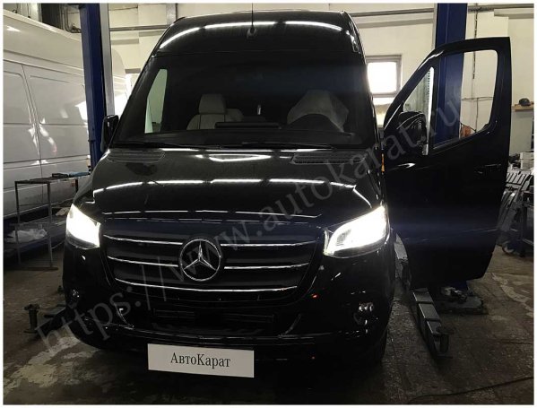 Фото: Mercedes Sprinter на подъемнике - замена кардана